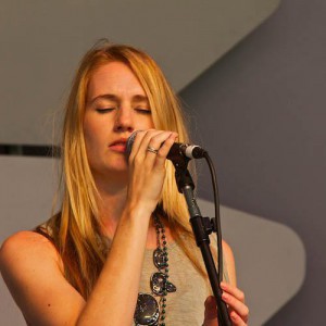 Robyn Sherwell资料,Robyn Sherwell最新歌曲,Robyn SherwellMV视频,Robyn Sherwell音乐专辑,Robyn Sherwell好听的歌
